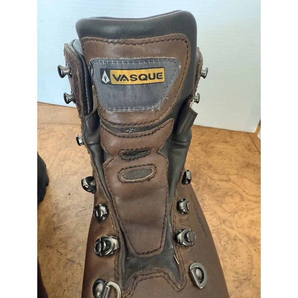 VASQUE 7134 Men's Hiking Boots Brown Leather Vibram Soles Size 10 USA